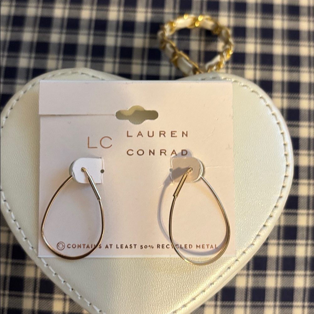 LC Lauren Conrad Gold Hoop Earrings and heart shaped  zip for travel - Picture 6 of 6